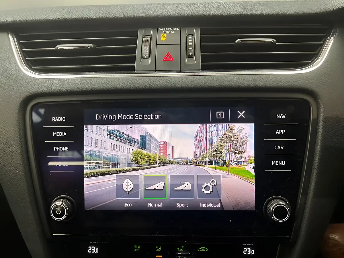 Used 2020 Skoda Octavia Se Drive Blue - Interior and Exterior details 8
