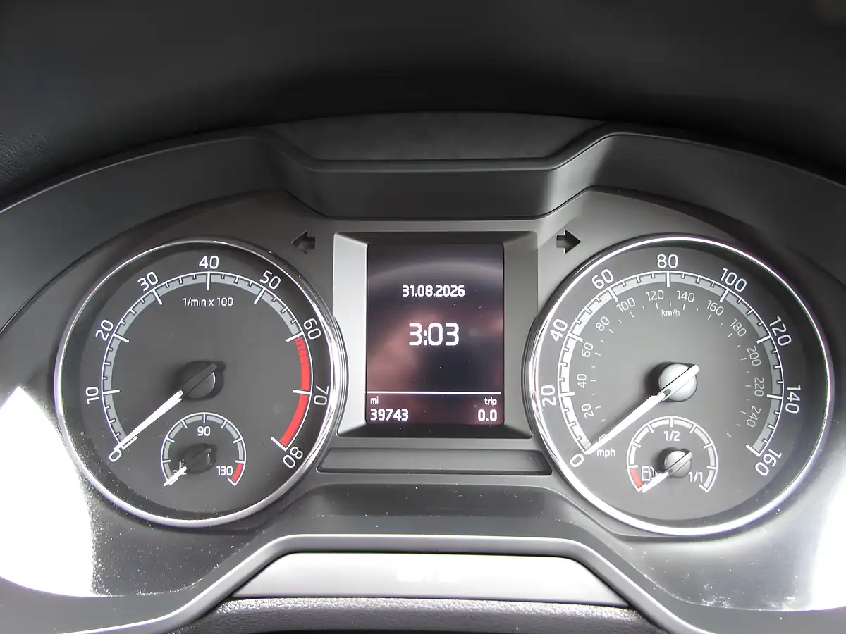 Used 2020 Skoda Octavia Se Drive Grey - Interior and Exterior details 11
