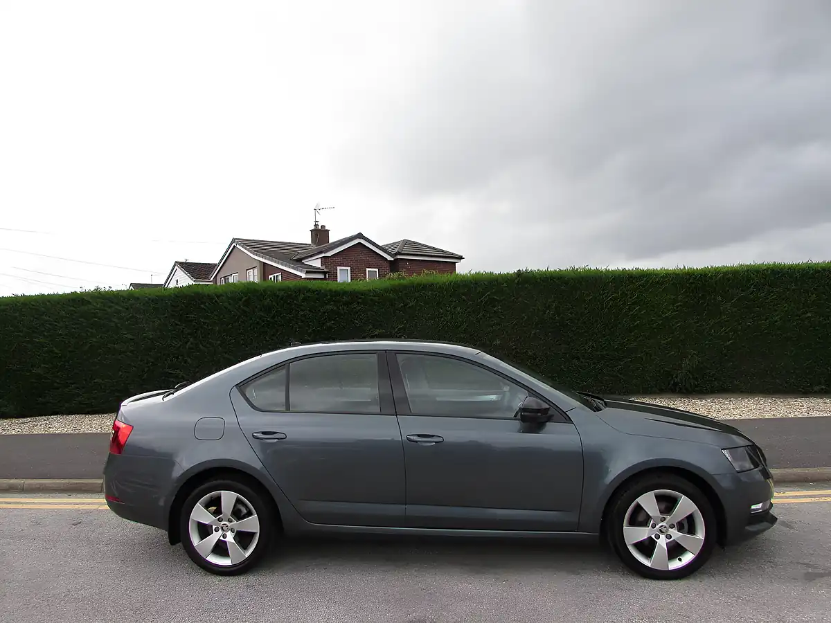 Used 2020 Skoda Octavia Se Drive Grey - Interior and Exterior details 8