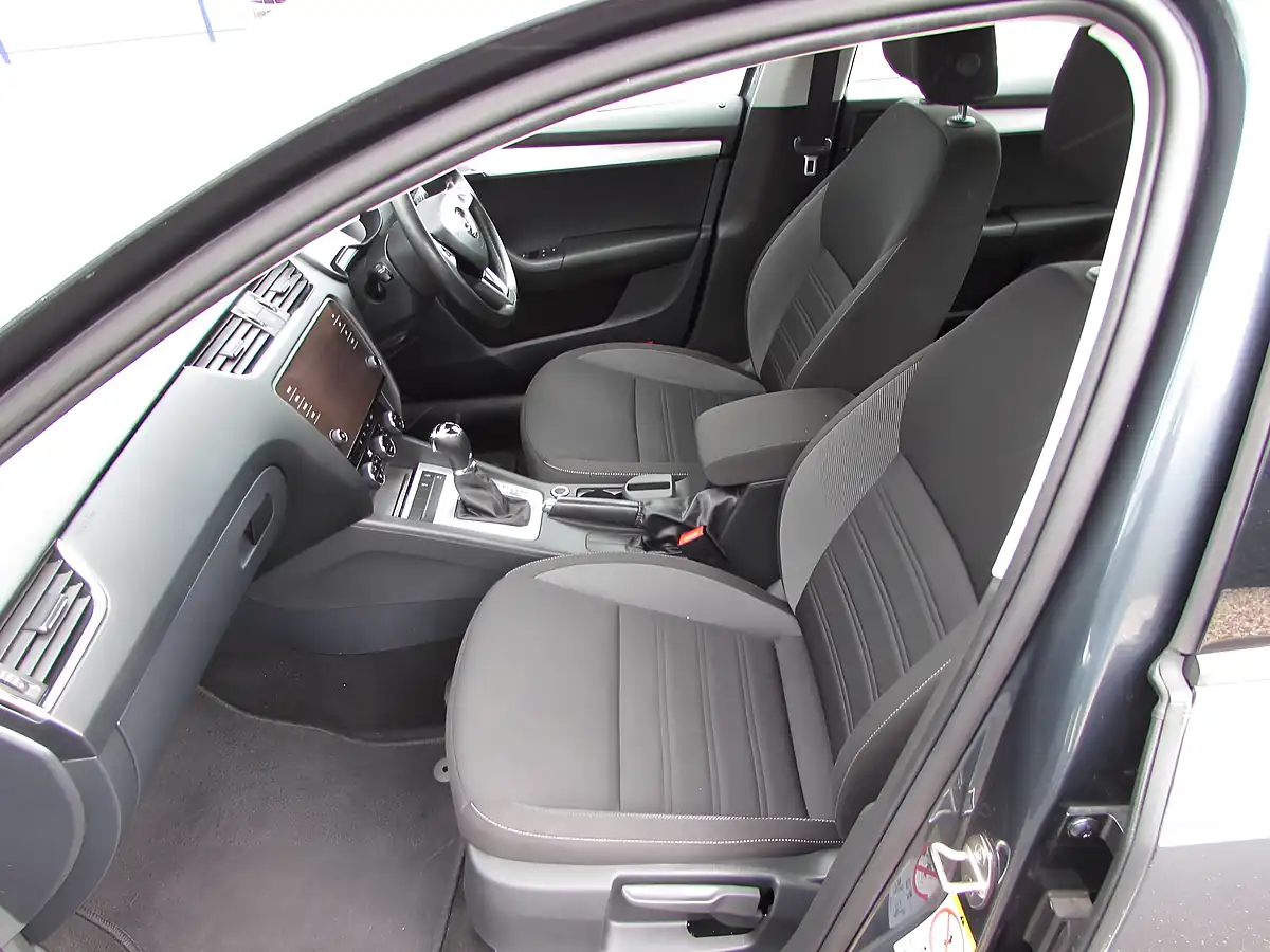 Used 2020 Skoda Octavia Se Drive Grey - Interior and Exterior details 9
