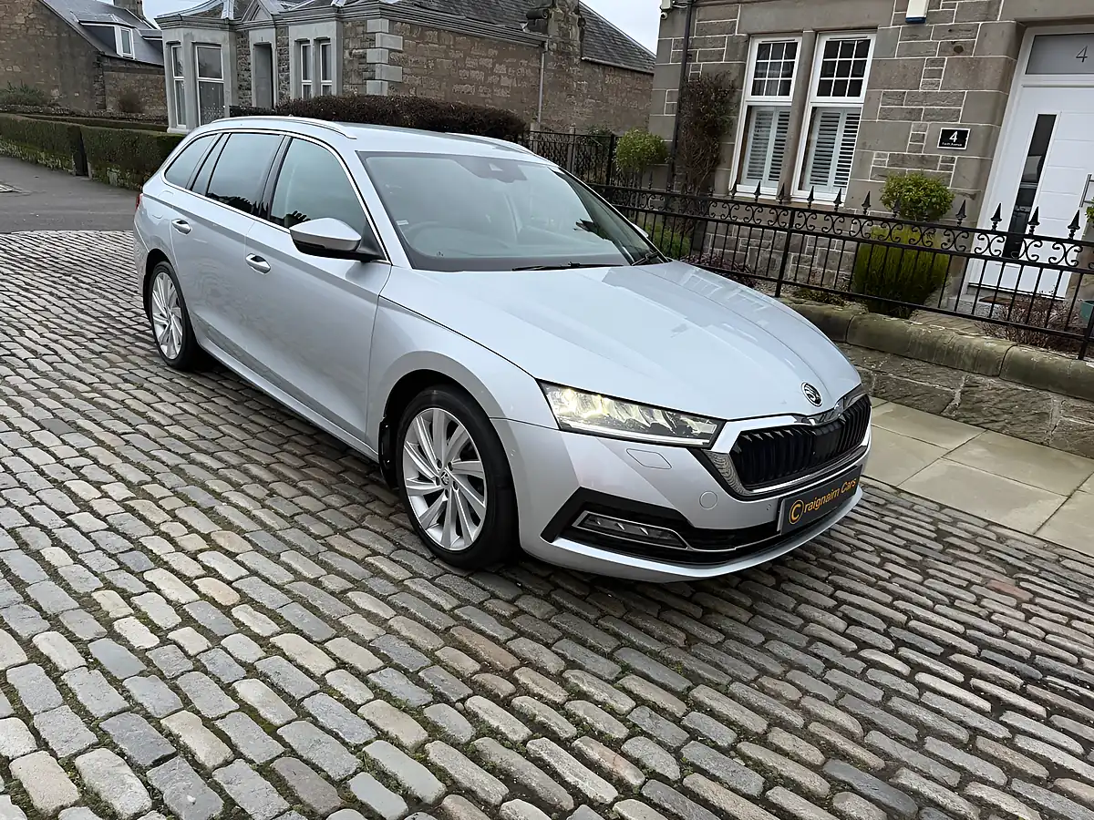 Used 2020 Skoda Octavia Se L First Edition Silver - Interior and Exterior details 12