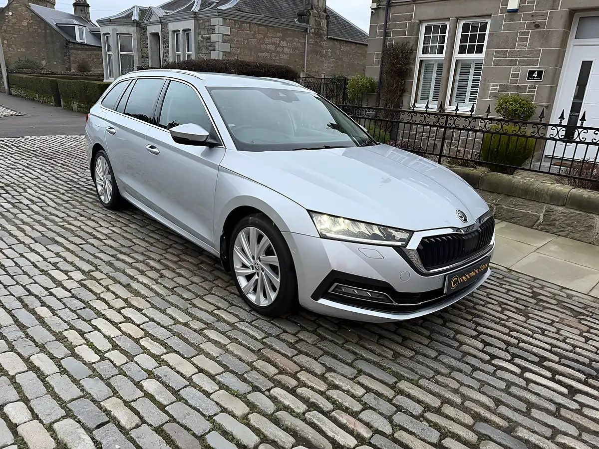Used 2020 Skoda Octavia Se L First Edition Silver - Interior and Exterior details 6