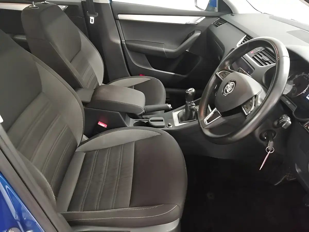 Used 2020 Skoda Octavia Se Technology Blue - Interior and Exterior details 11