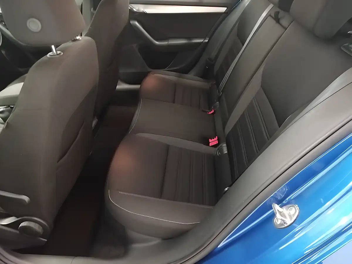 Used 2020 Skoda Octavia Se Technology Blue - Interior and Exterior details 13