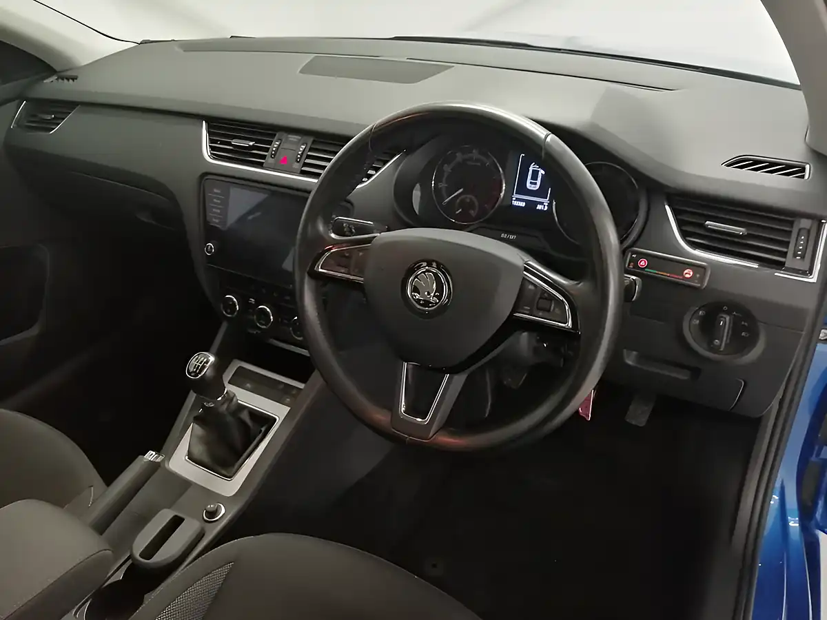 Used 2020 Skoda Octavia Se Technology Blue - Interior and Exterior details 6