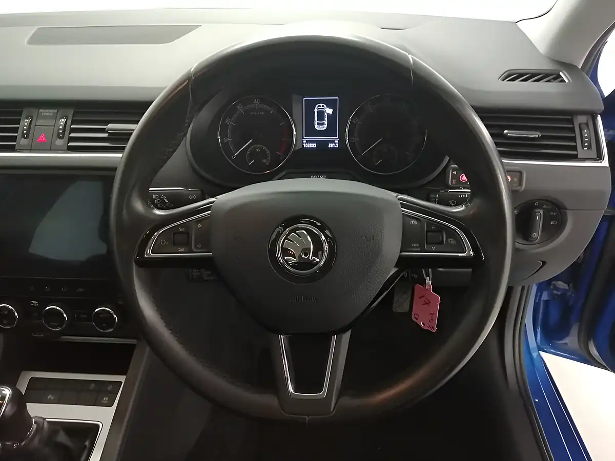 Used 2020 Skoda Octavia Se Technology Blue - Interior and Exterior details 7