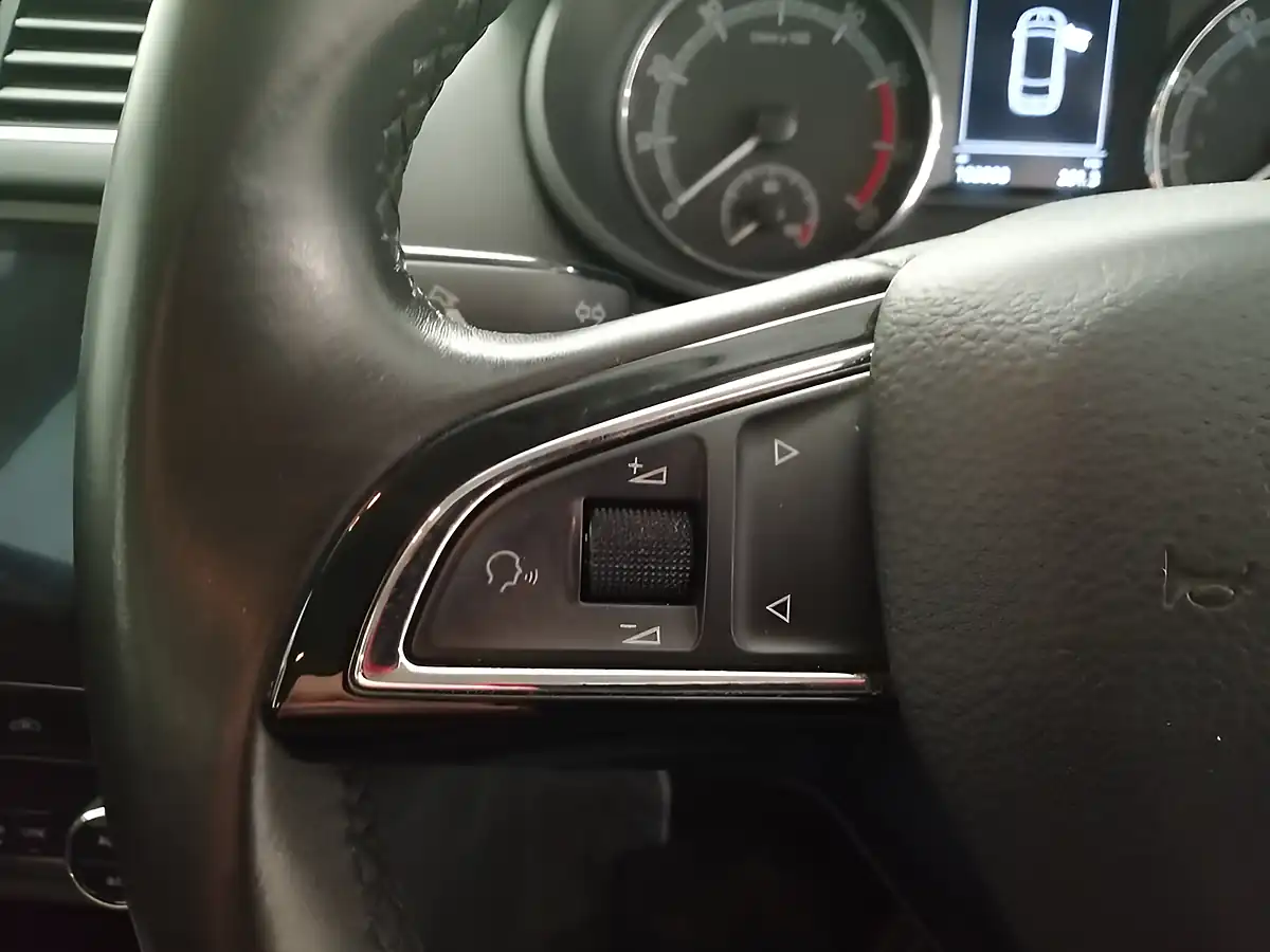 Used 2020 Skoda Octavia Se Technology Blue - Interior and Exterior details 8