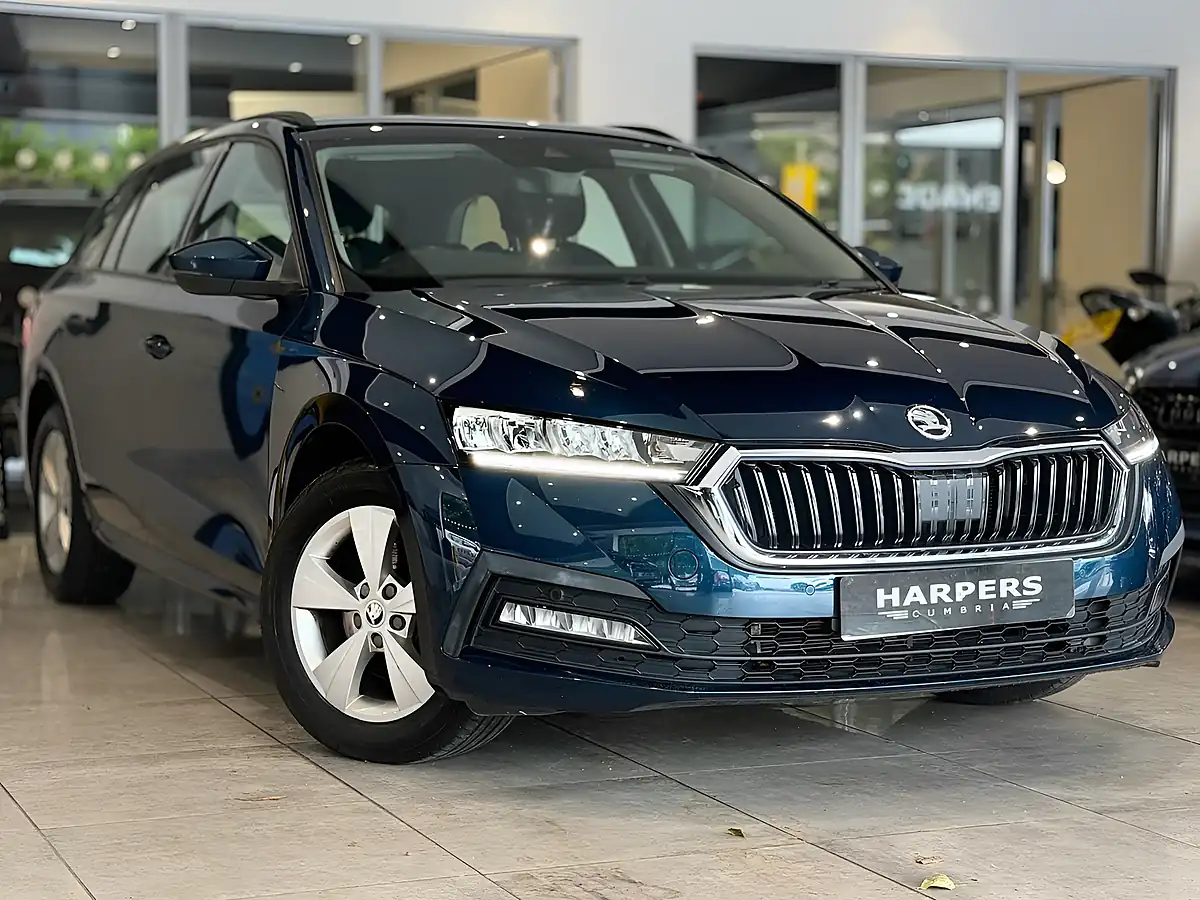 Used 2020 Skoda Octavia Se Technology Blue - Front View