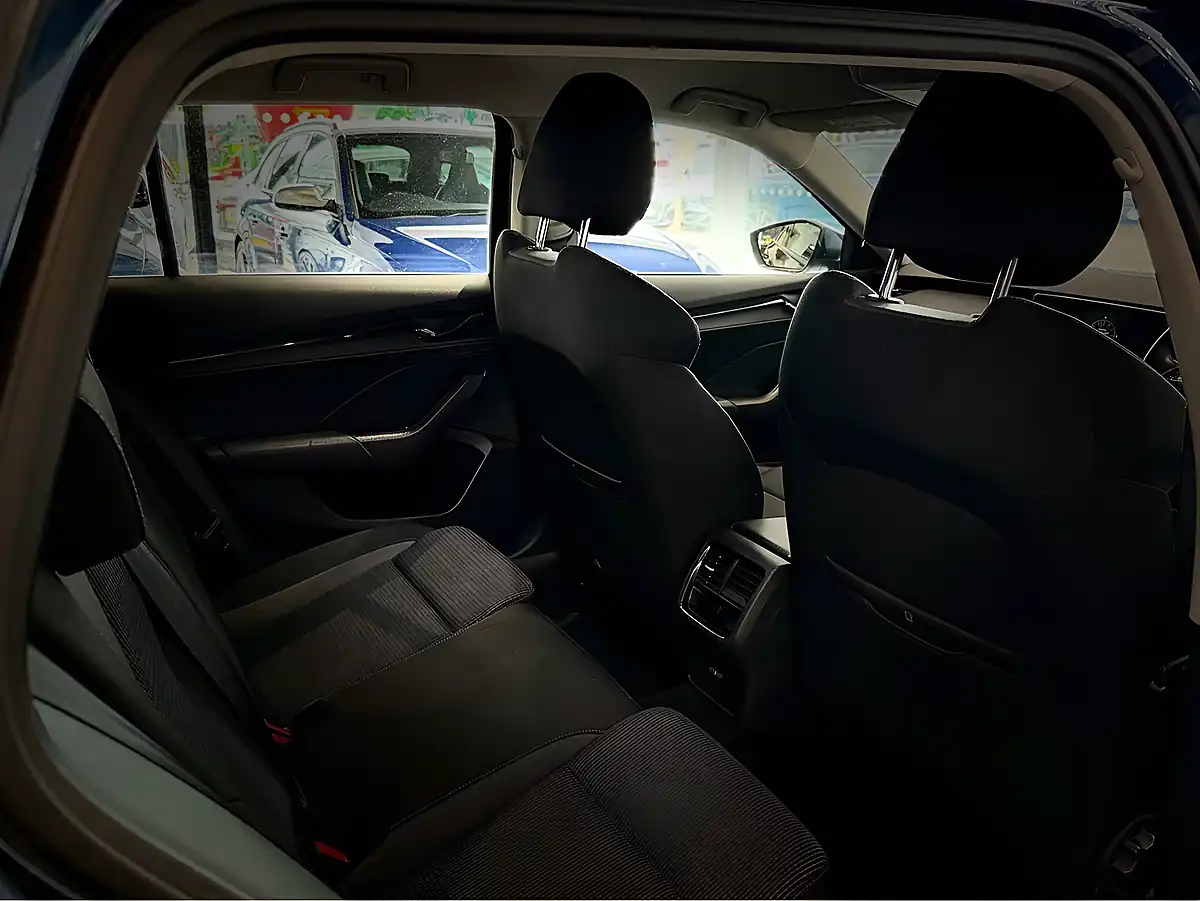 Used 2020 Skoda Octavia Se Technology Blue - Interior and Exterior details 18
