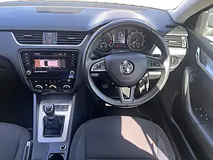 Used 2020 Skoda Octavia Se Technology Brilliant Silver Metallic - Interior and Exterior details 11