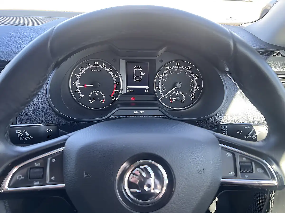 Used 2020 Skoda Octavia Se Technology Brilliant Silver Metallic - Interior and Exterior details 12