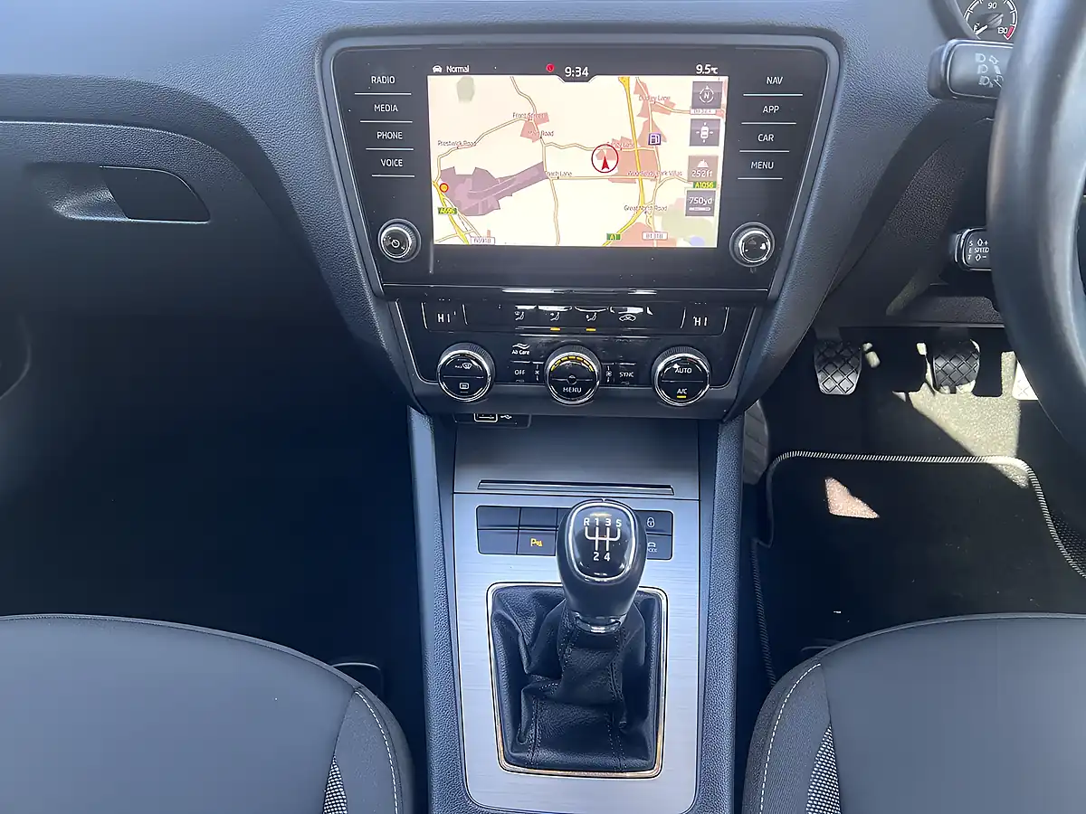 Used 2020 Skoda Octavia Se Technology Brilliant Silver Metallic - Interior and Exterior details 13