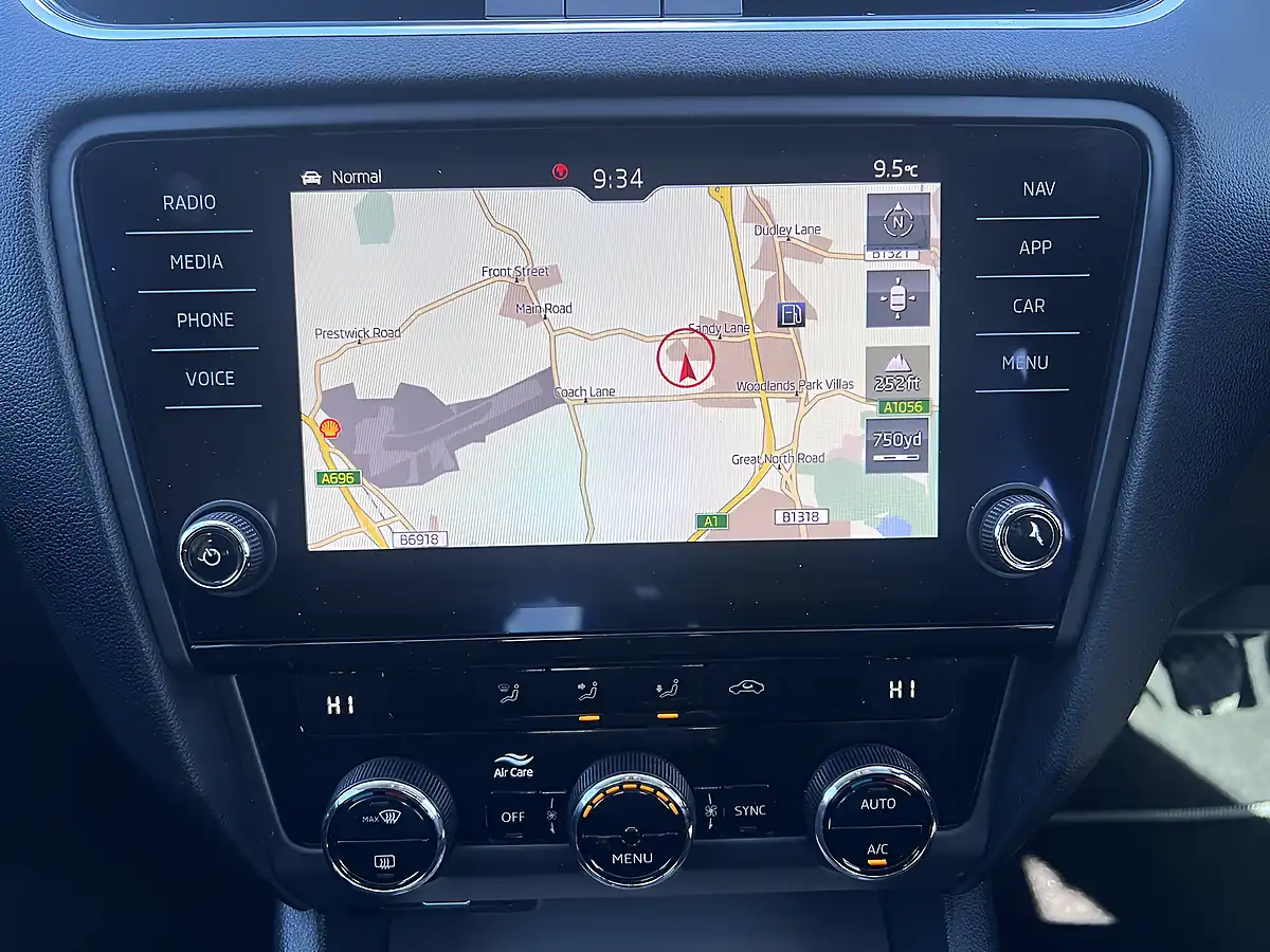 Used 2020 Skoda Octavia Se Technology Brilliant Silver Metallic - Interior and Exterior details 14