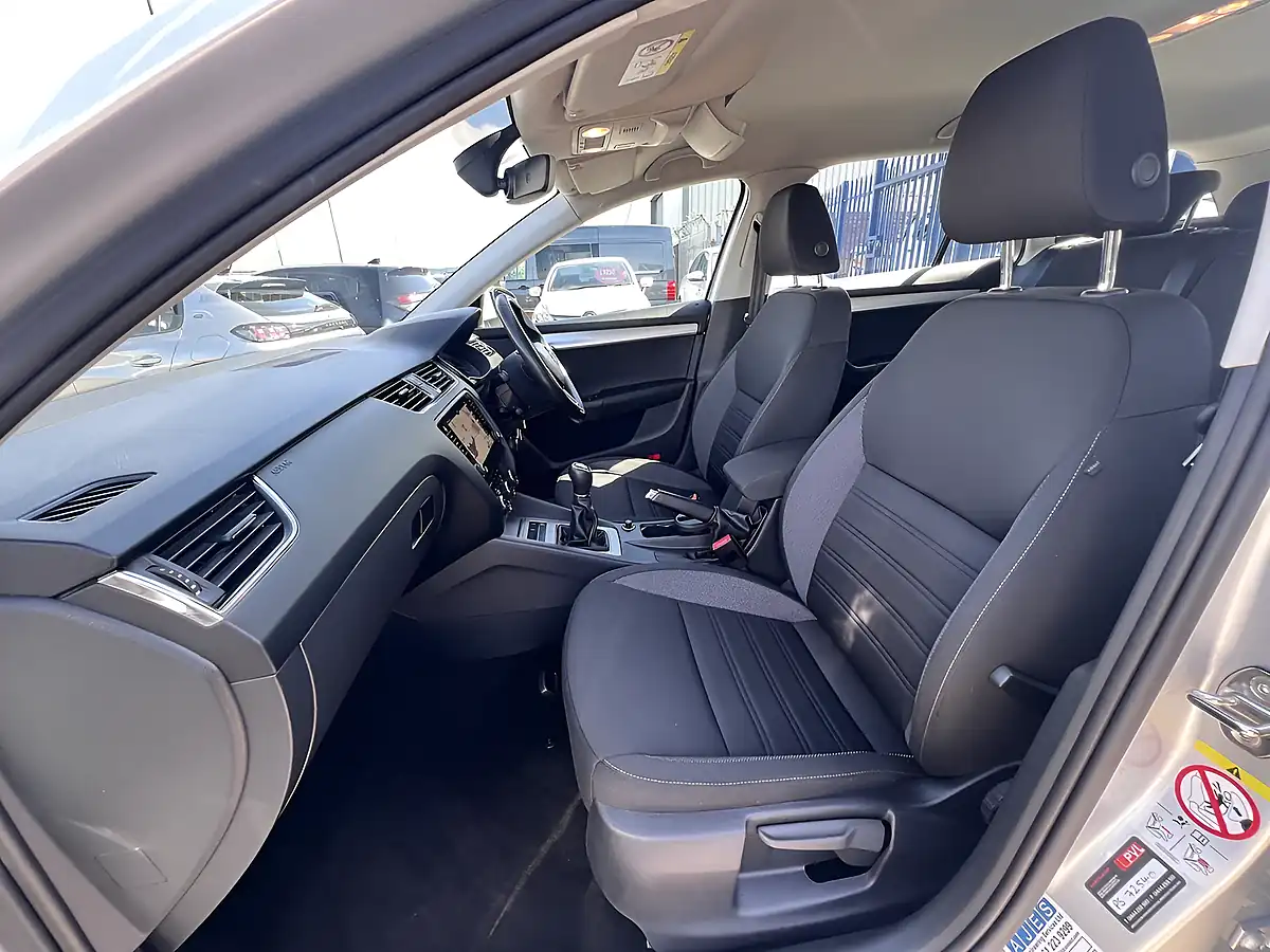 Used 2020 Skoda Octavia Se Technology Brilliant Silver Metallic - Interior and Exterior details 15