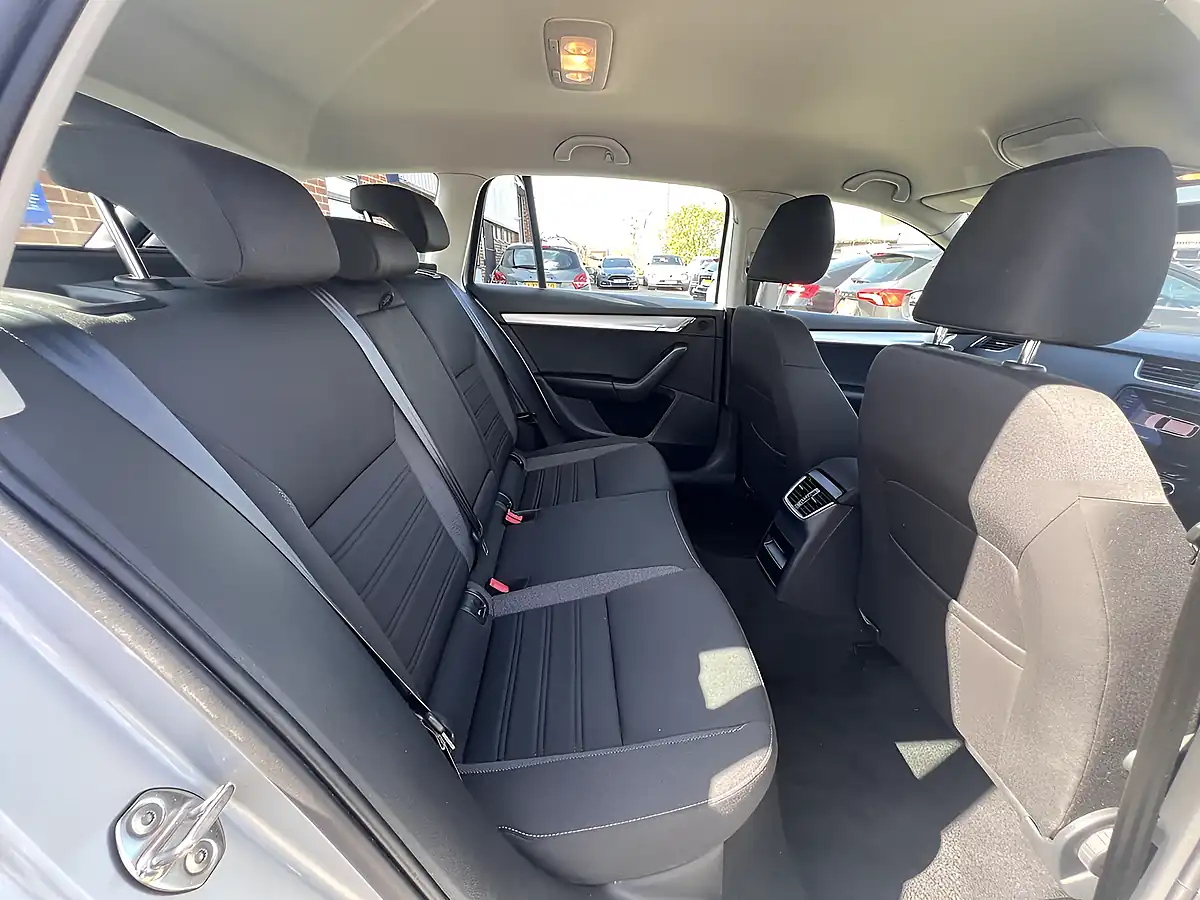 Used 2020 Skoda Octavia Se Technology Brilliant Silver Metallic - Interior and Exterior details 4