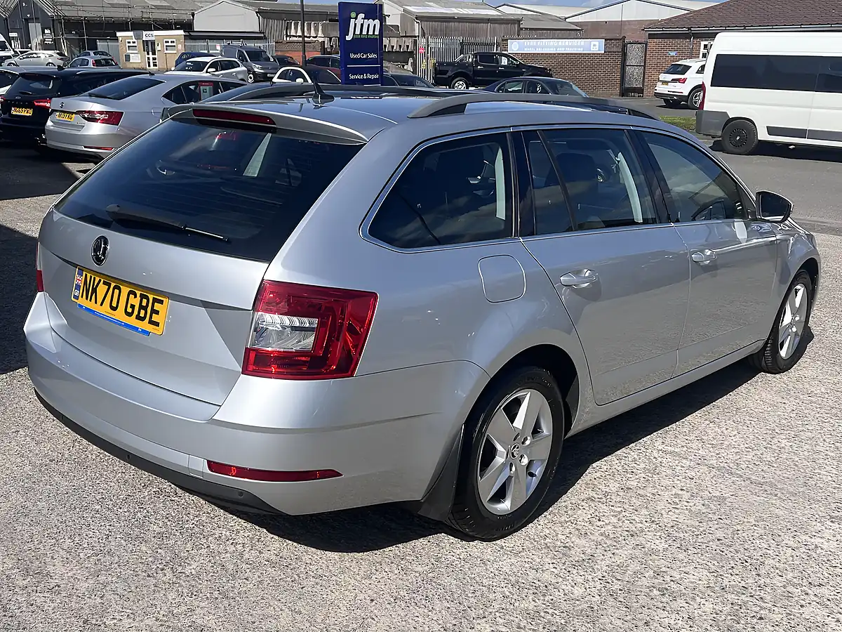Used 2020 Skoda Octavia Se Technology Brilliant Silver Metallic - Interior and Exterior details 6
