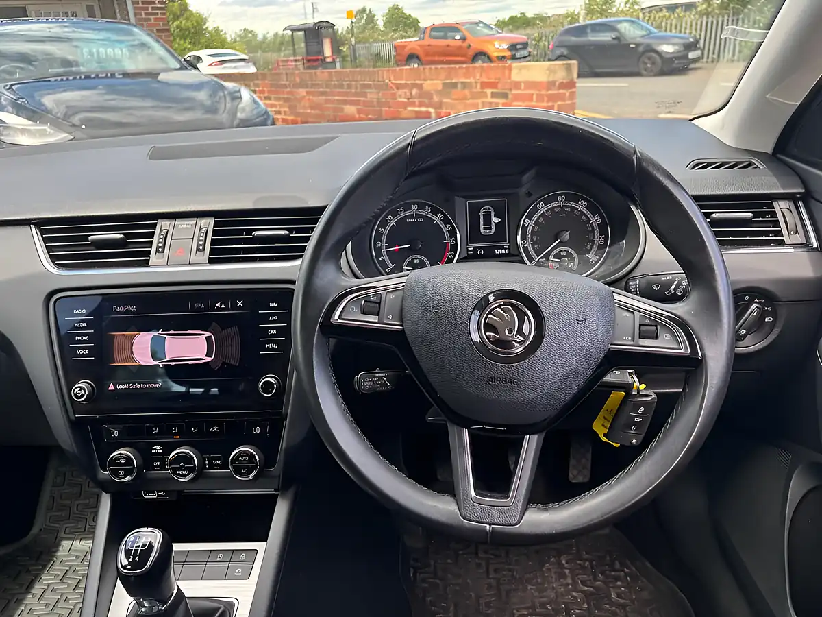 Used 2020 Skoda Octavia Se Technology Grey - Interior and Exterior details 13