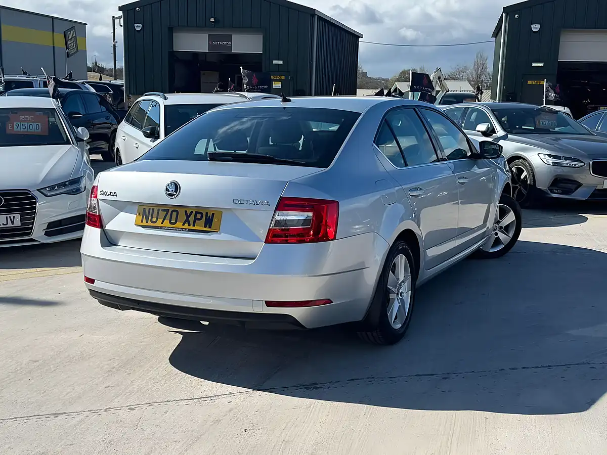 Used 2020 Skoda Octavia Se Technology Silver - Interior and Exterior details 12