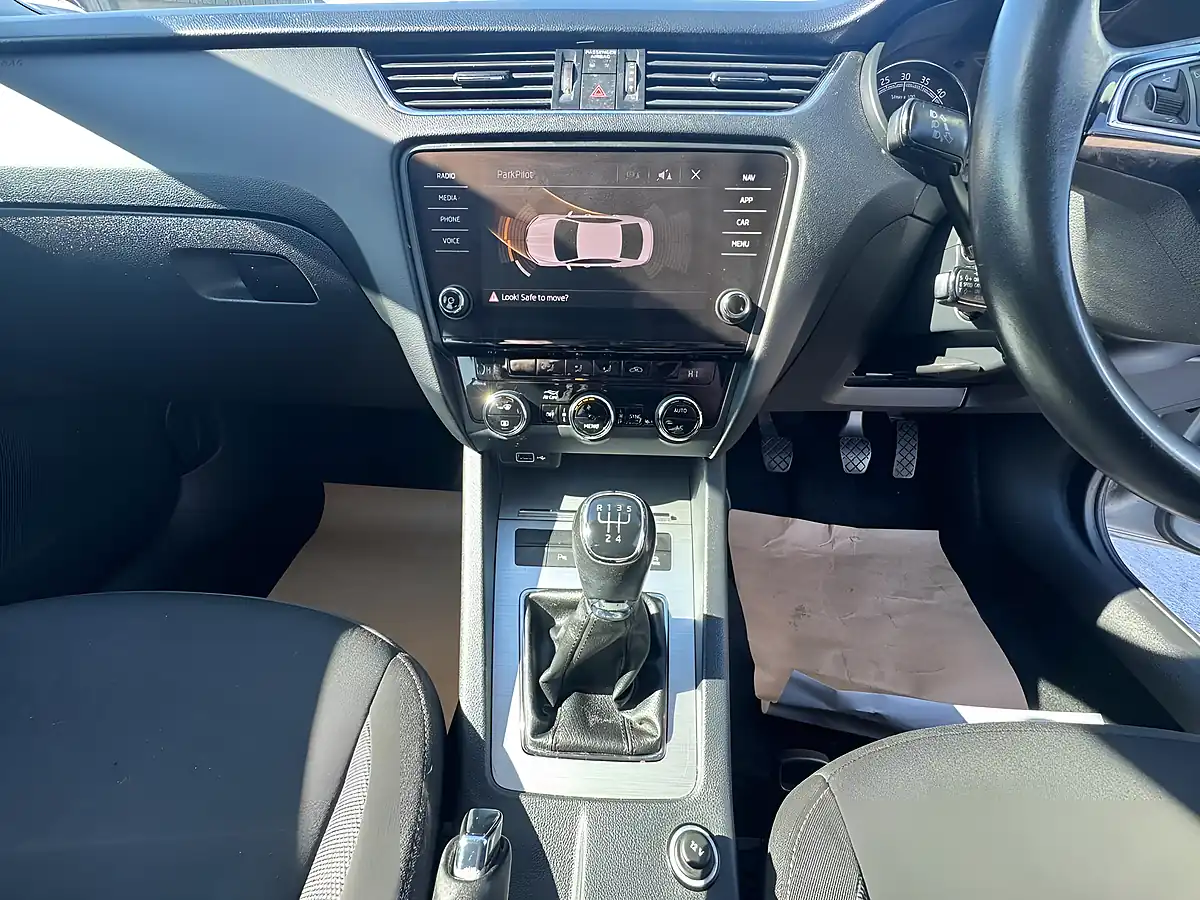 Used 2020 Skoda Octavia Se Technology Silver - Interior and Exterior details 14