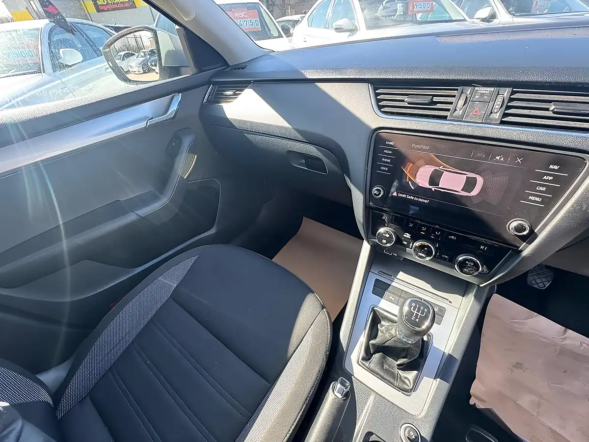 Used 2020 Skoda Octavia Se Technology Silver - Interior and Exterior details 15