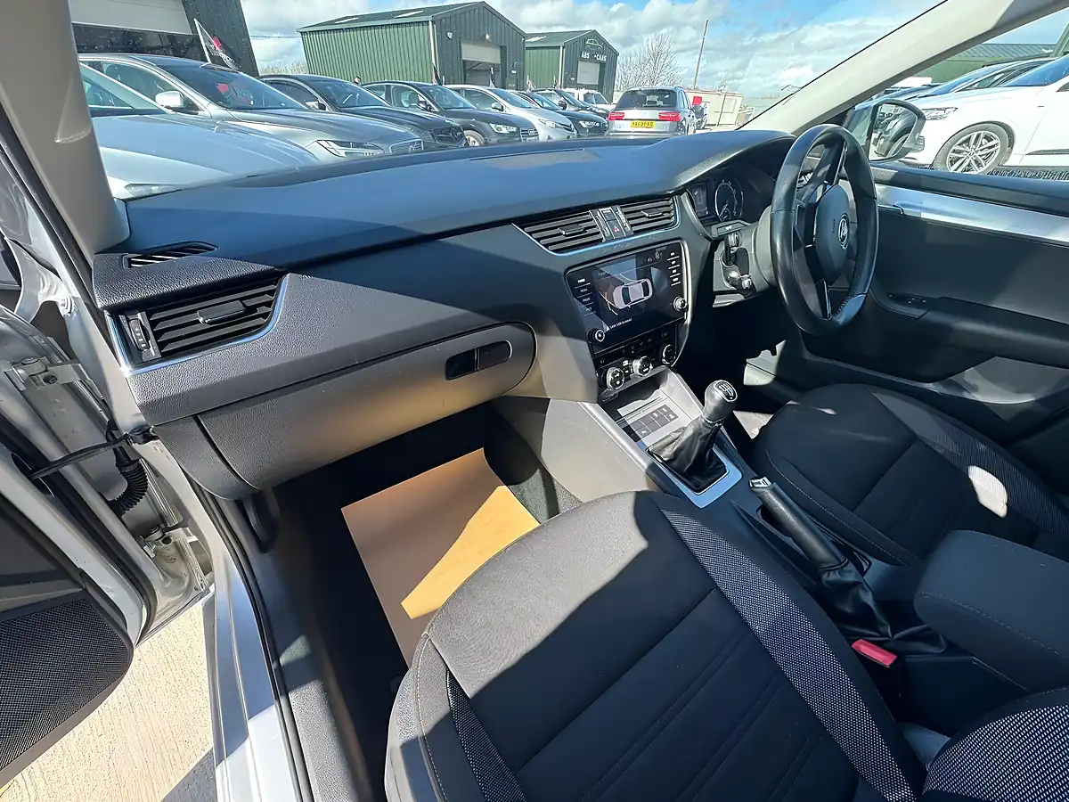 Used 2020 Skoda Octavia Se Technology Silver - Interior and Exterior details 16