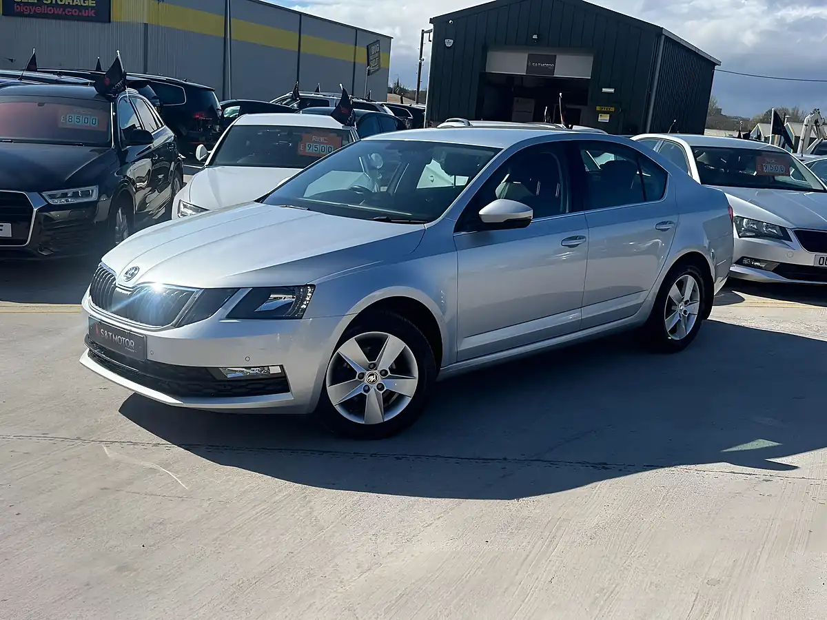 Used 2020 Skoda Octavia Se Technology Silver - Interior and Exterior details 3