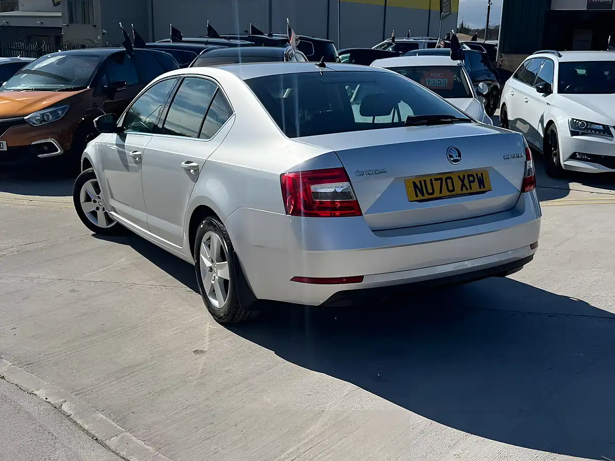 Used 2020 Skoda Octavia Se Technology Silver - Interior and Exterior details 4