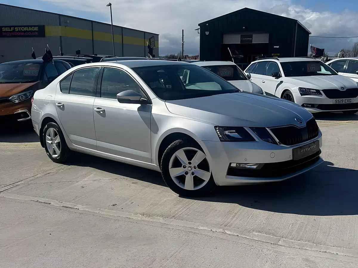 Used 2020 Skoda Octavia Se Technology Silver - Interior and Exterior details 5