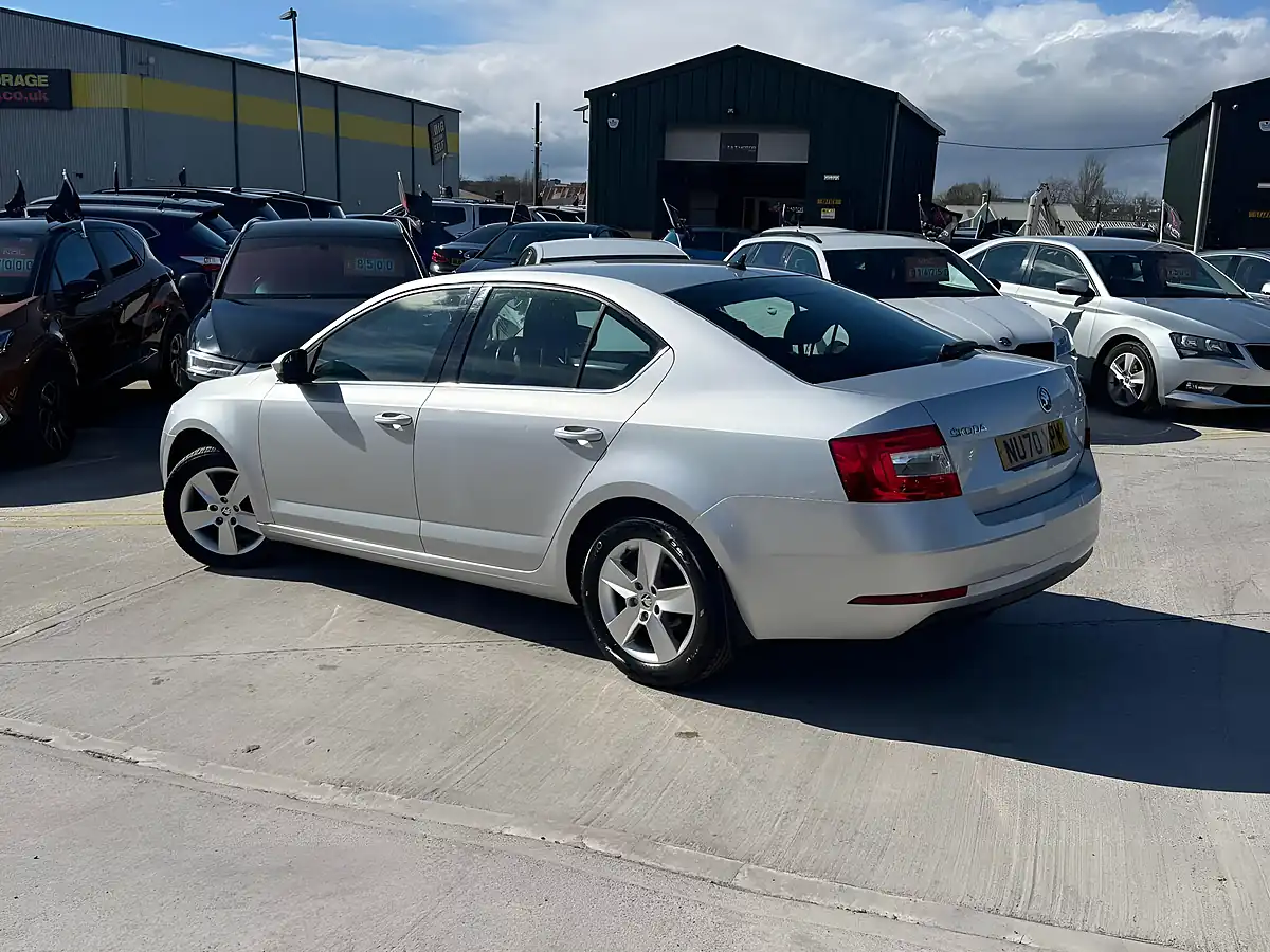 Used 2020 Skoda Octavia Se Technology Silver - Interior and Exterior details 8