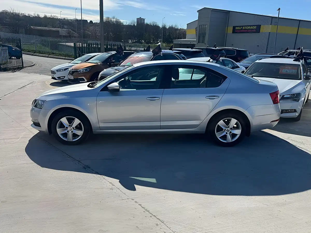 Used 2020 Skoda Octavia Se Technology Silver - Interior and Exterior details 9