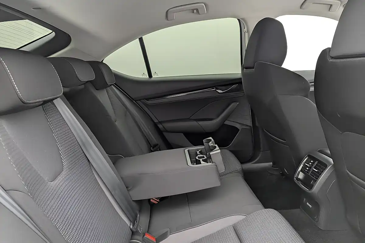 Used 2020 Skoda Octavia Se Technology White - Interior and Exterior details 15