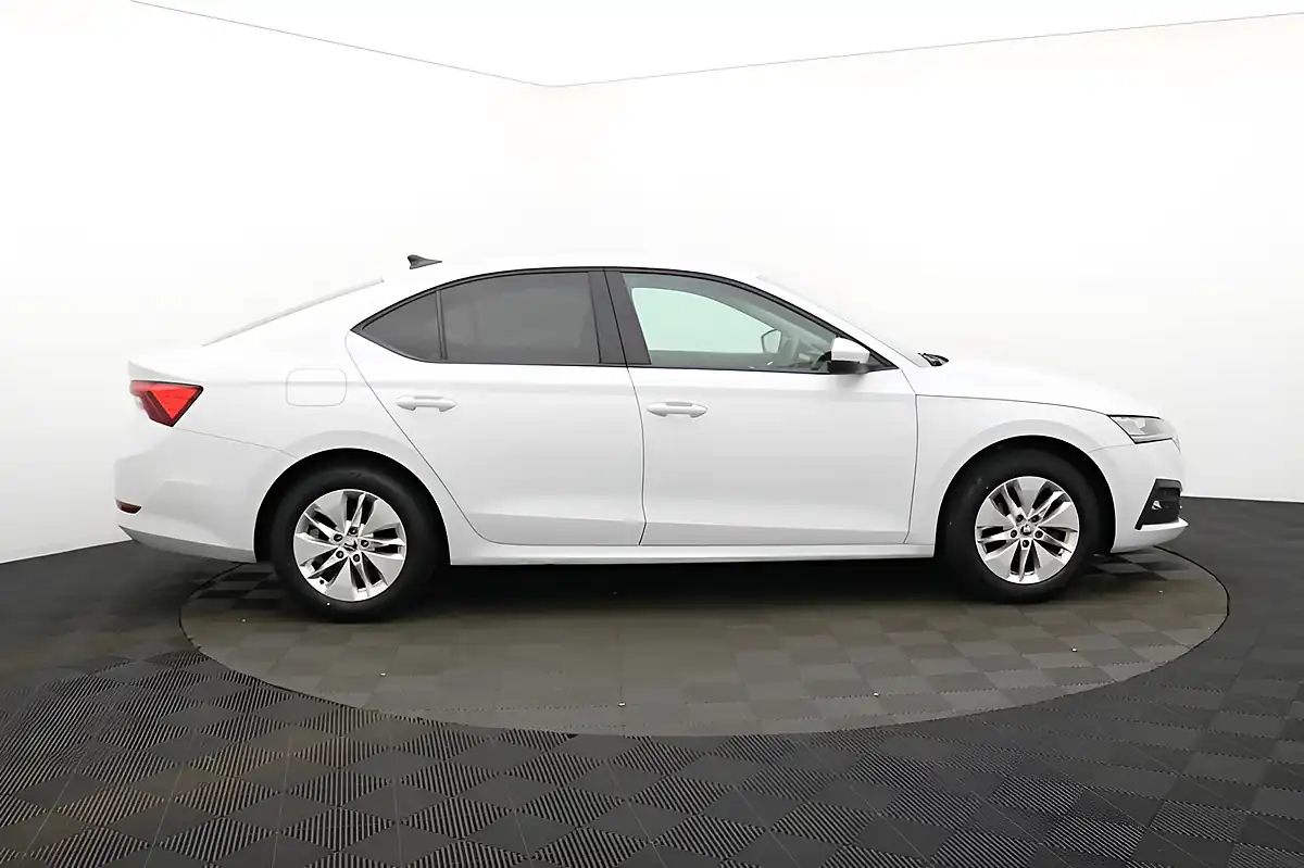 Used 2020 Skoda Octavia Se Technology White - Interior and Exterior details 2