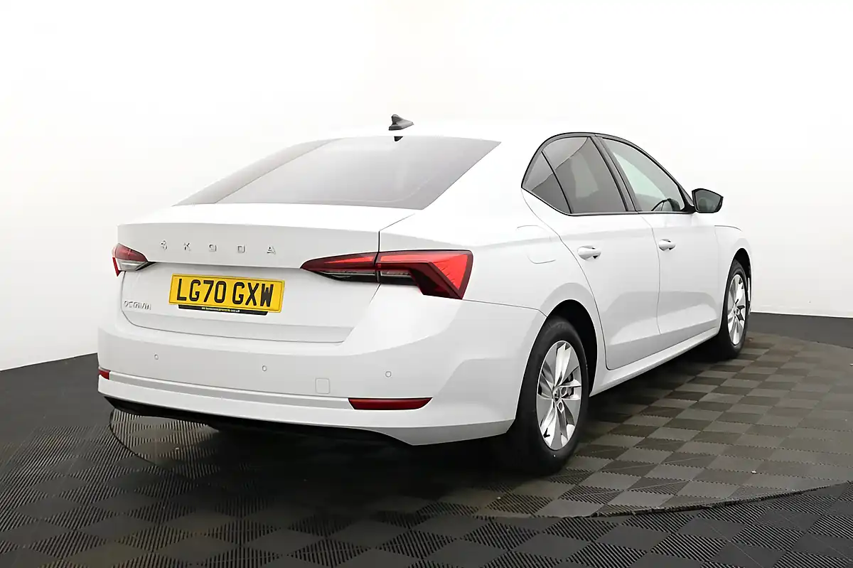 Used 2020 Skoda Octavia Se Technology White - Interior and Exterior details 4