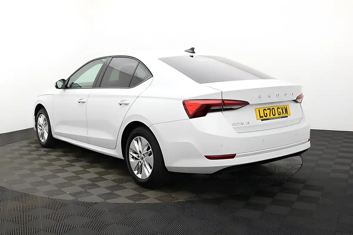 Used 2020 Skoda Octavia Se Technology White - Interior and Exterior details 6