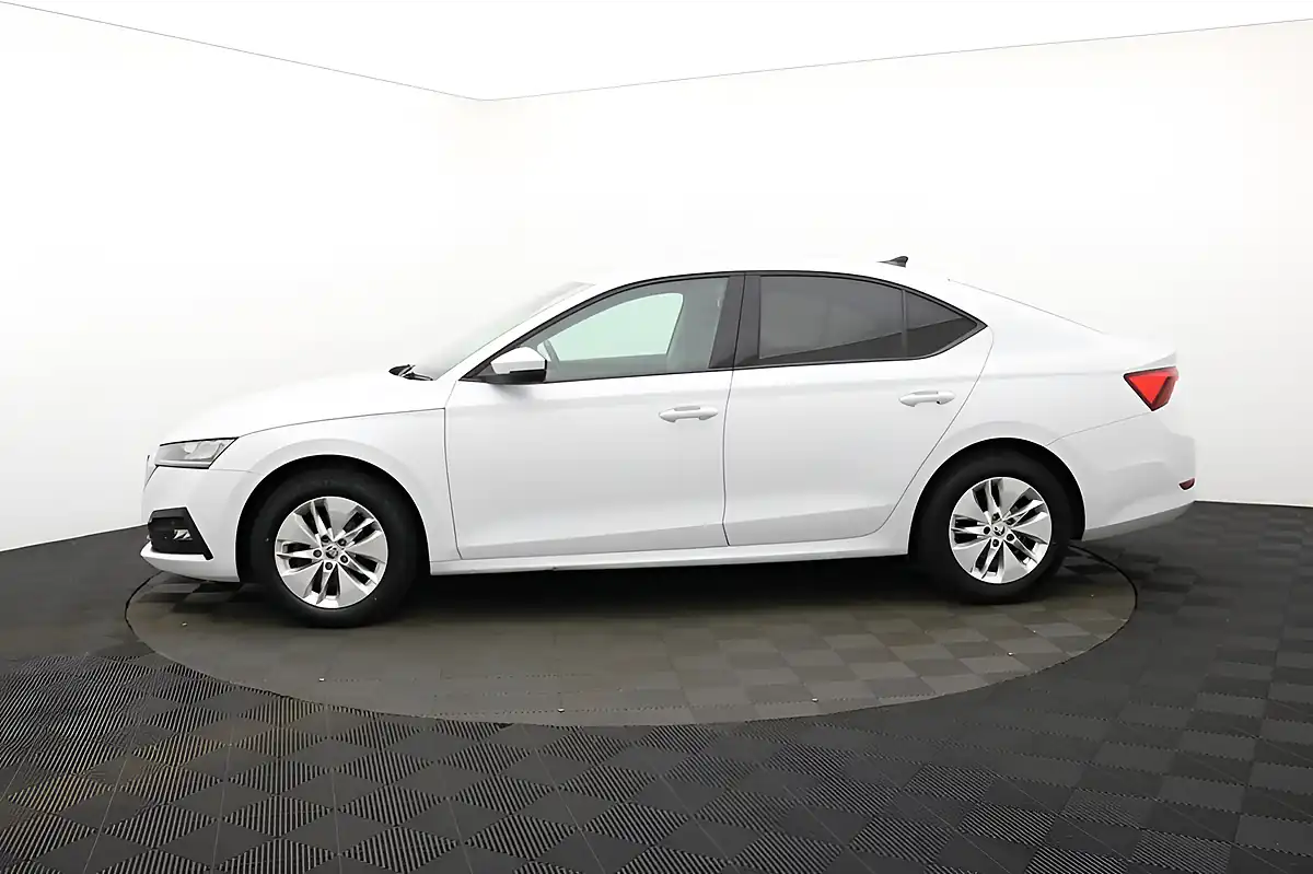 Used 2020 Skoda Octavia Se Technology White - Interior and Exterior details 7