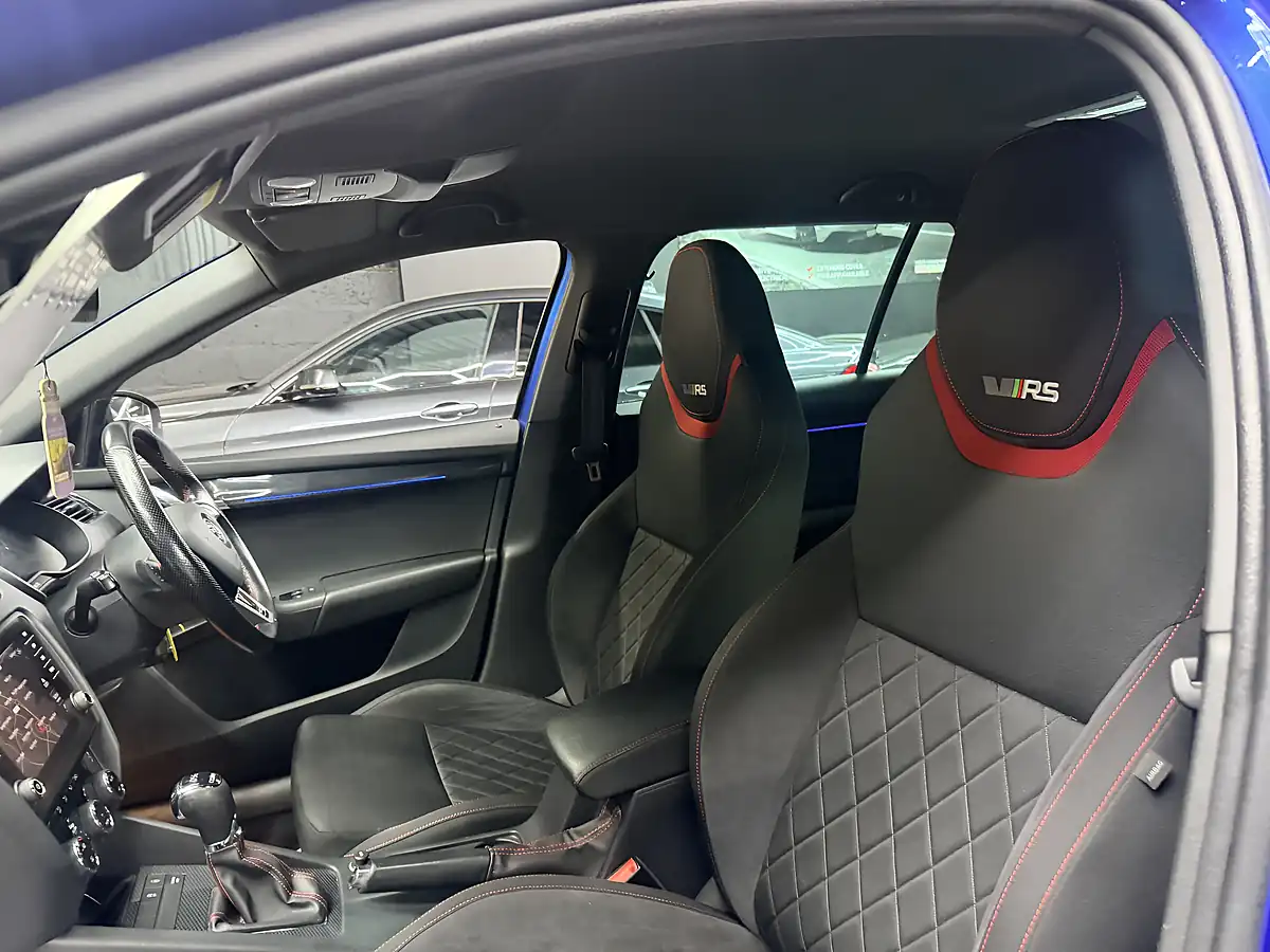 Used 2020 Skoda Octavia VRS Blue - Interior and Exterior details 10