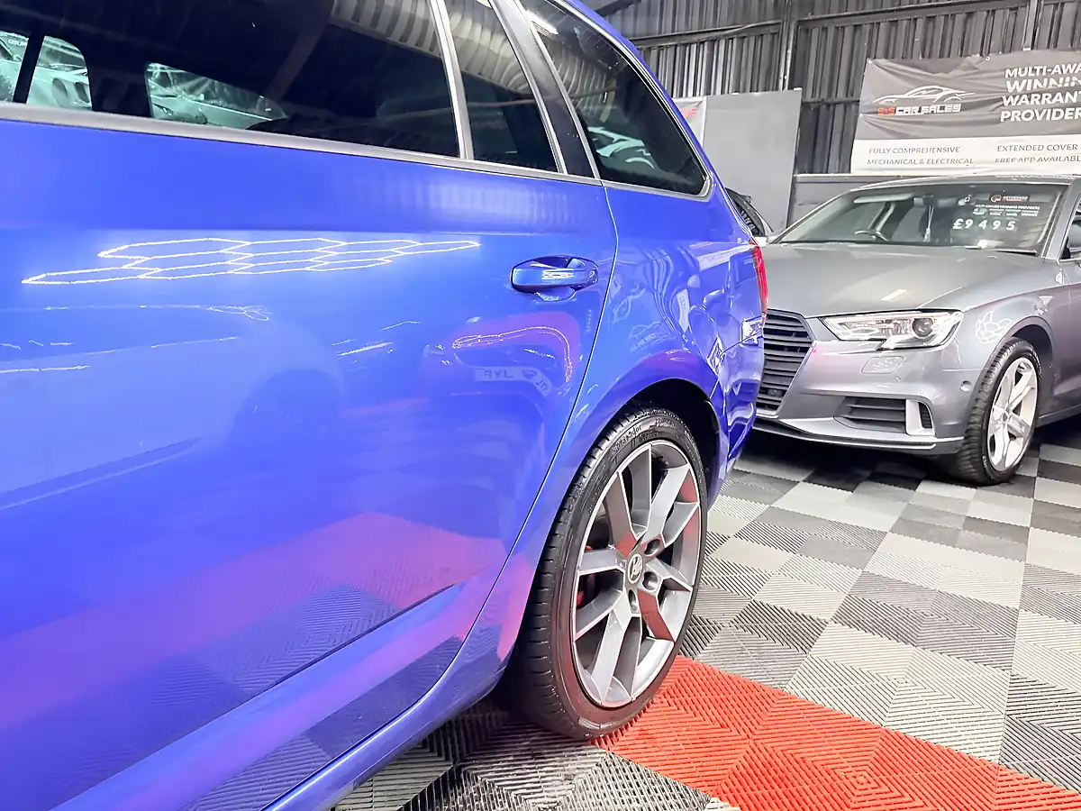 Used 2020 Skoda Octavia VRS Blue - Interior and Exterior details 14