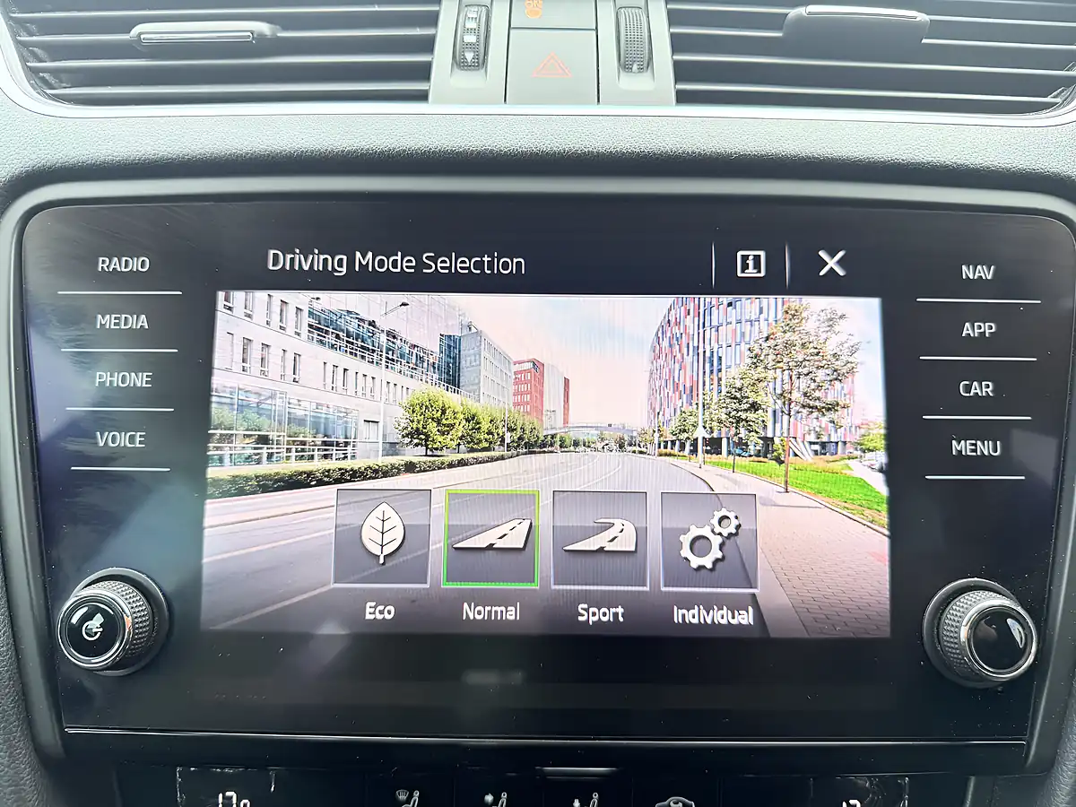 Used 2020 Skoda Octavia VRS Blue - Interior and Exterior details 17