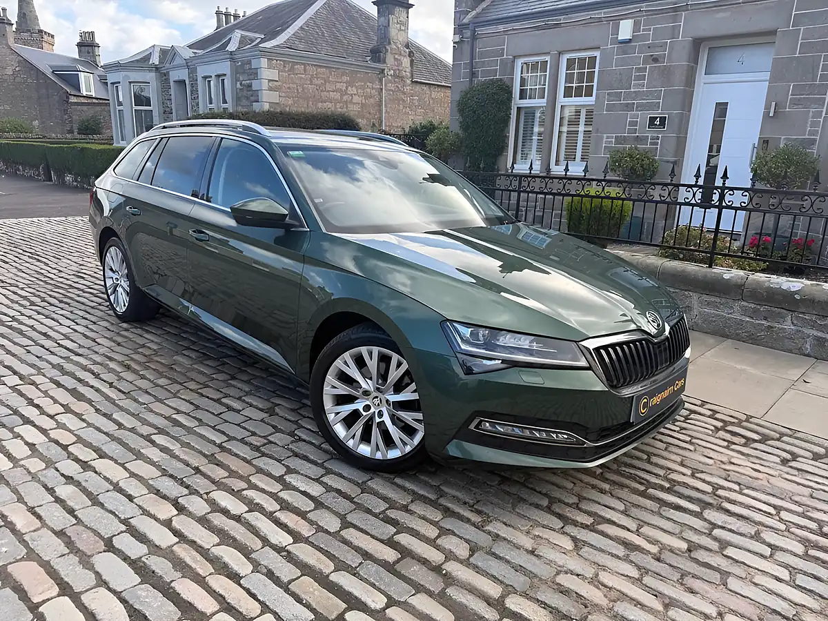 Used 2020 Skoda Superb Se L Emerald Green - Front View