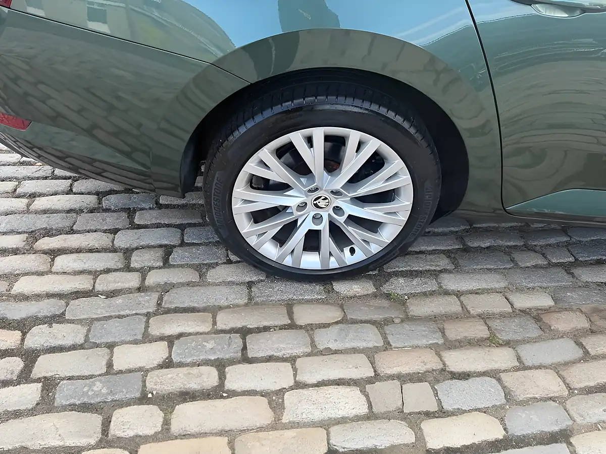 Used 2020 Skoda Superb Se L Emerald Green - Interior and Exterior details 12
