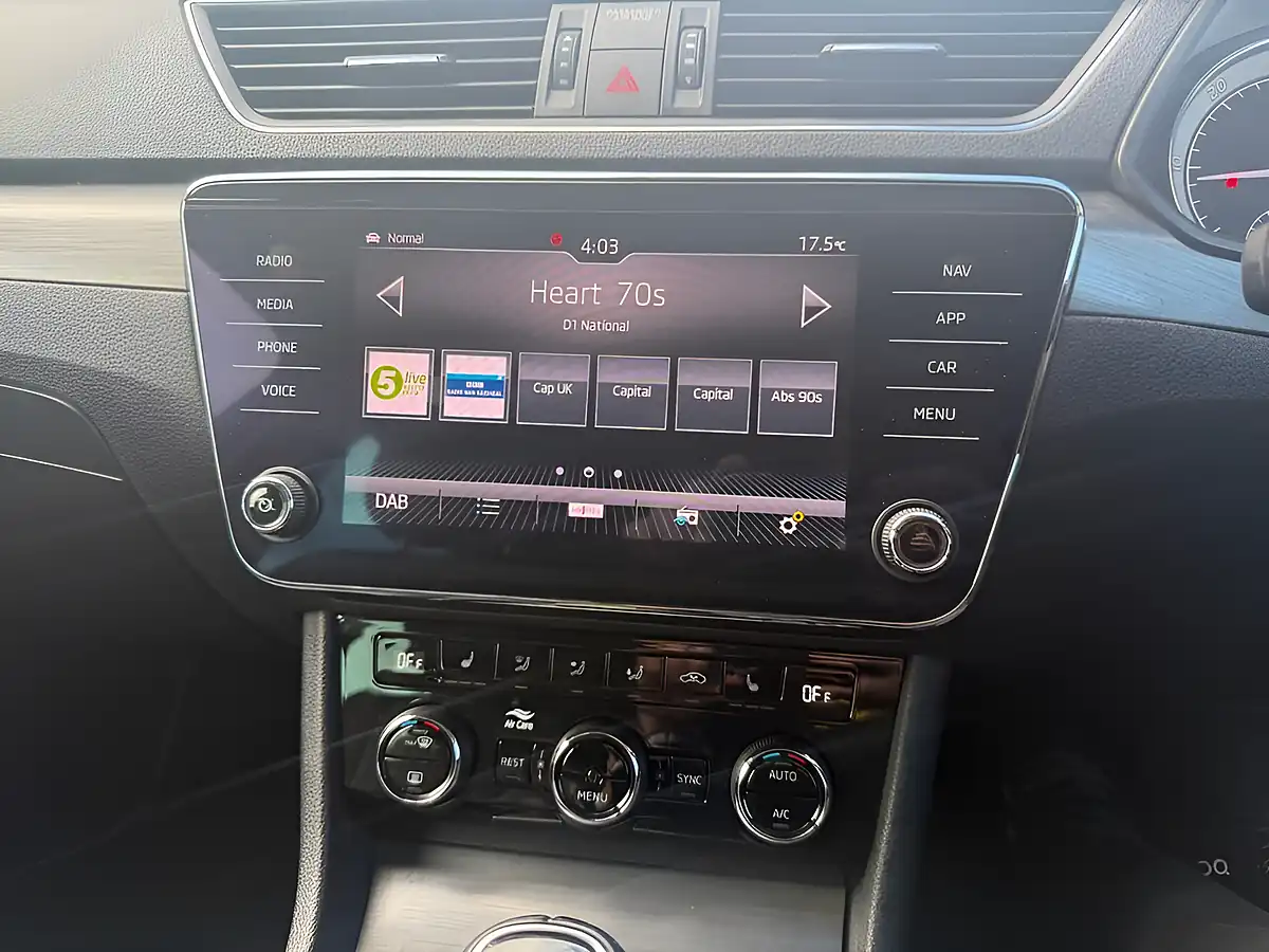 Used 2020 Skoda Superb Se L Emerald Green - Interior and Exterior details 16