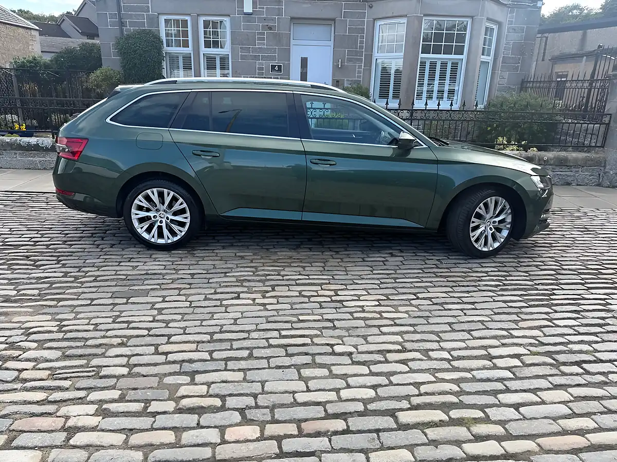Used 2020 Skoda Superb Se L Emerald Green - Interior and Exterior details 5