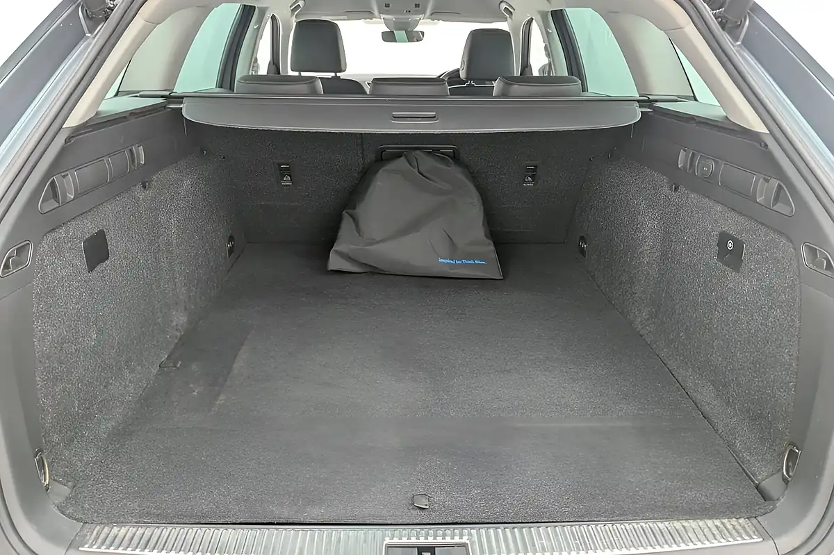 Used 2020 Skoda Superb Se L Grey - Interior and Exterior details 17