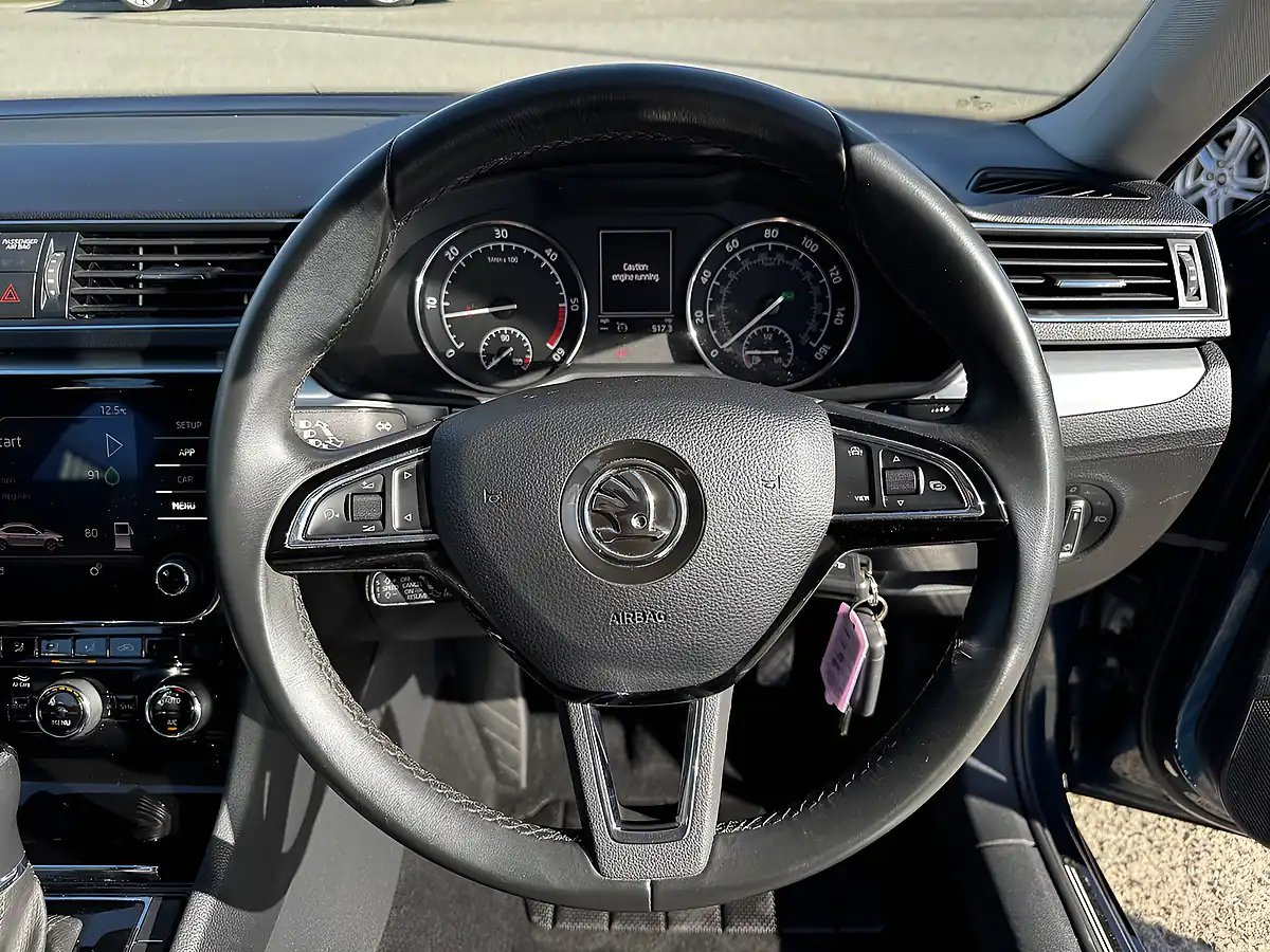Used 2020 Skoda Superb Se Petrol Blue Metallic - Interior and Exterior details 11