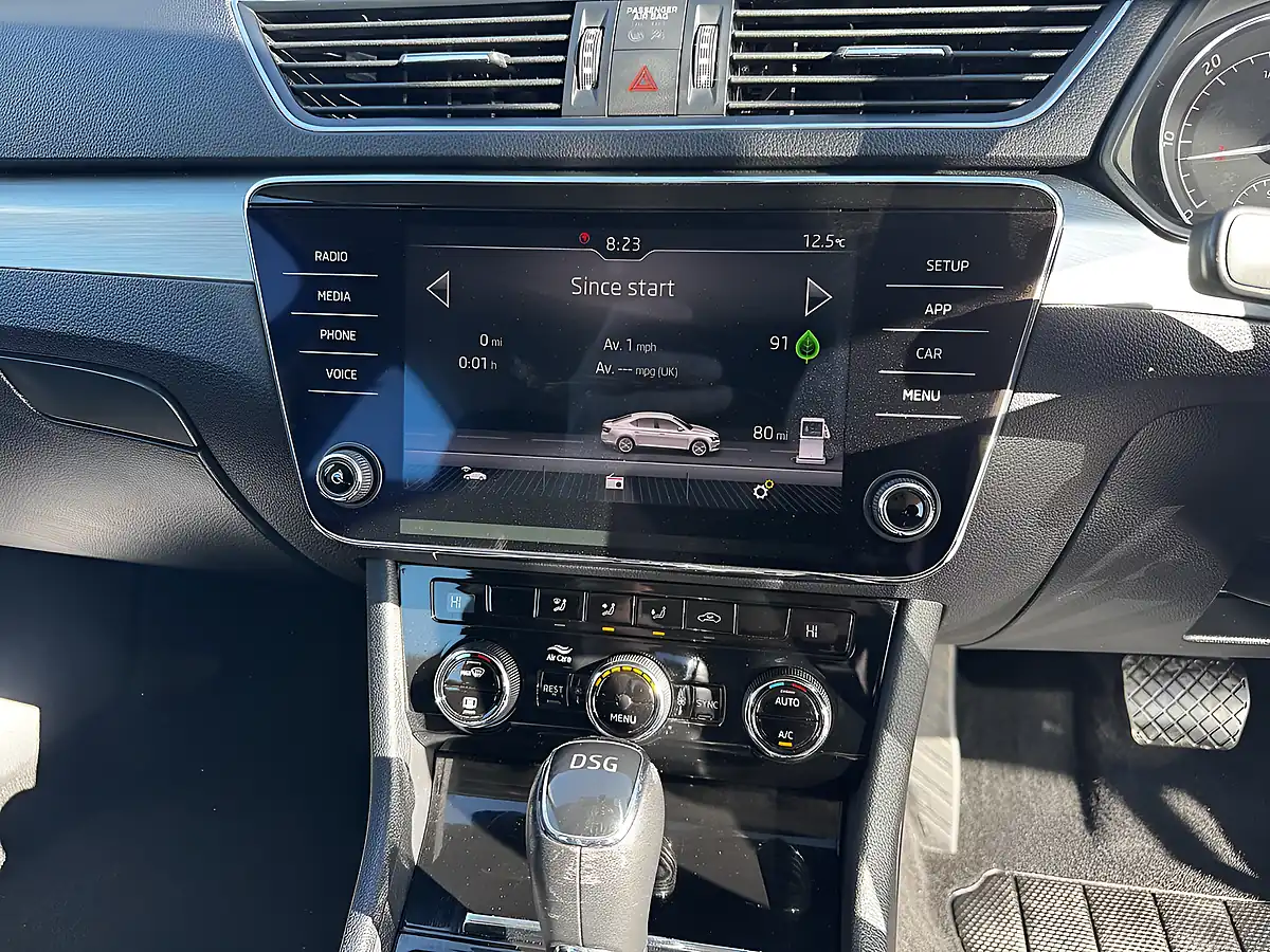 Used 2020 Skoda Superb Se Petrol Blue Metallic - Interior and Exterior details 12