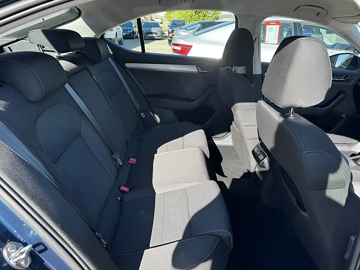 Used 2020 Skoda Superb Se Petrol Blue Metallic - Interior and Exterior details 4