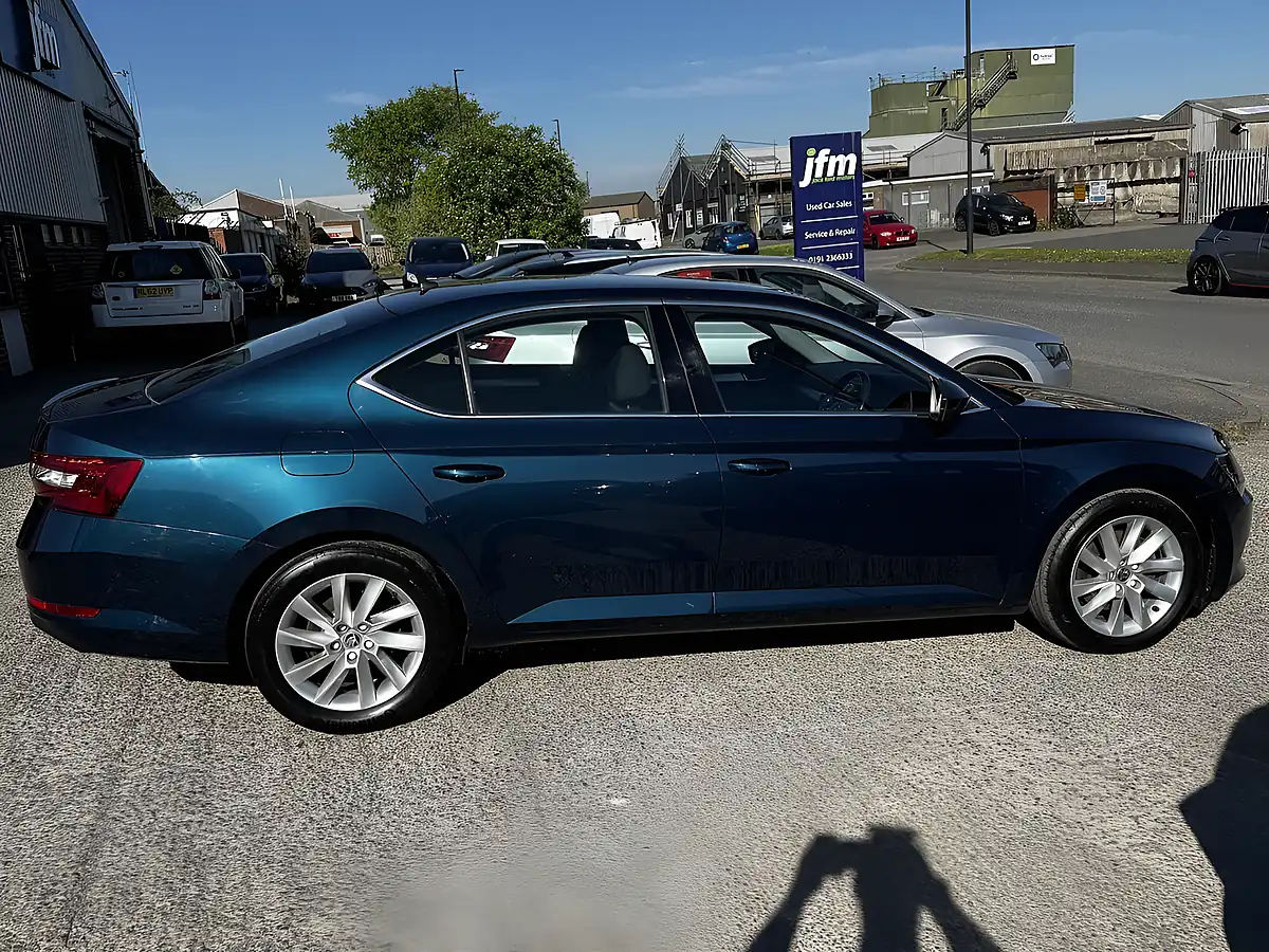 Used 2020 Skoda Superb Se Petrol Blue Metallic - Interior and Exterior details 5