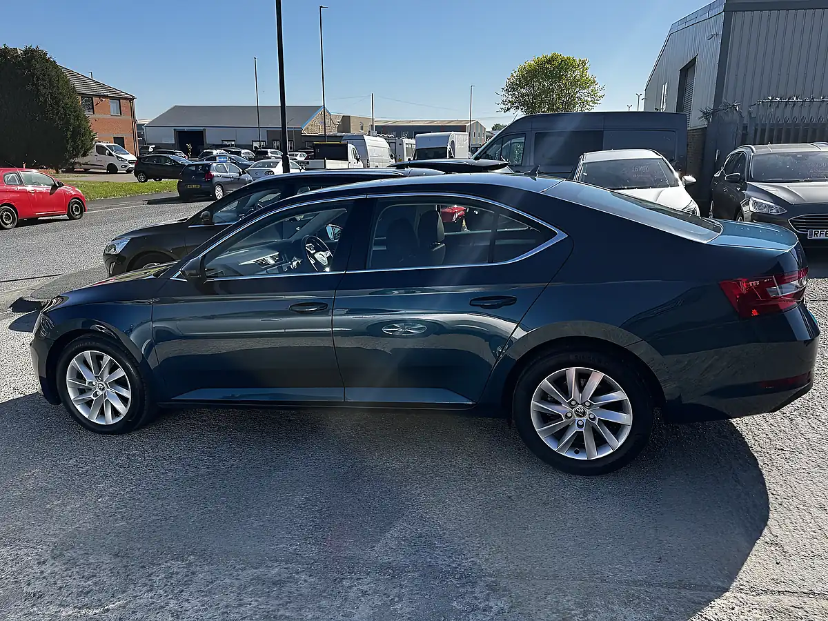 Used 2020 Skoda Superb Se Petrol Blue Metallic - Interior and Exterior details 9