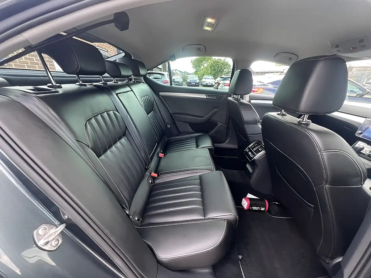 Used 2020 Skoda Superb Se Technology Quartz Grey Met - Interior and Exterior details 4