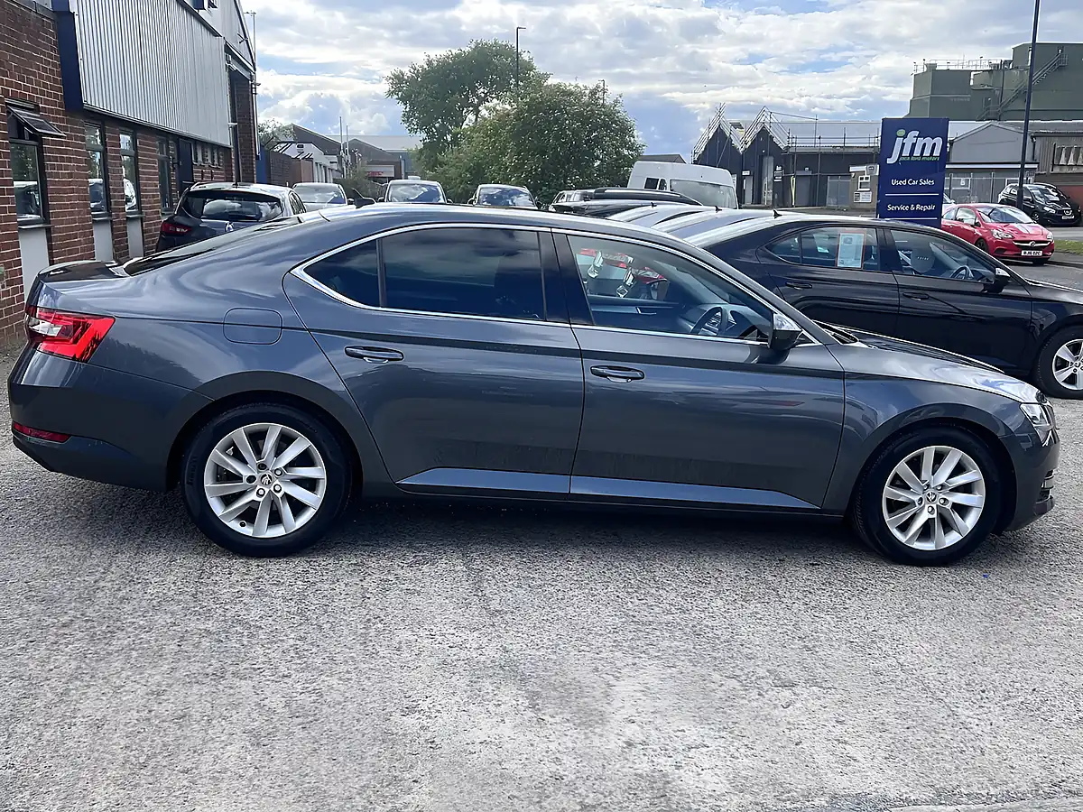 Used 2020 Skoda Superb Se Technology Quartz Grey Met - Interior and Exterior details 5